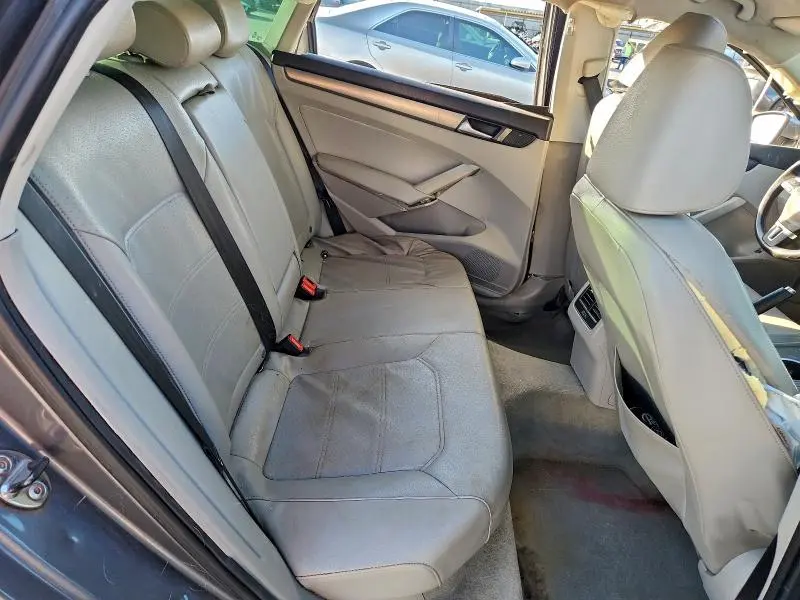 2014 VOLKSWAGEN PASSAT SE  