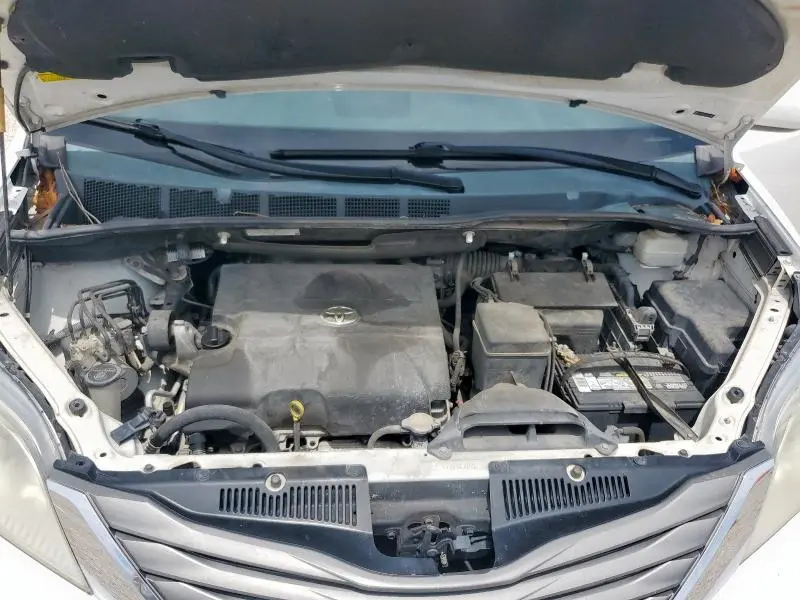 2013 TOYOTA SIENNA XLE  