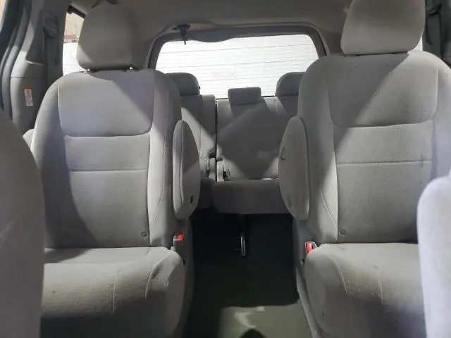 2017 TOYOTA SIENNA LE