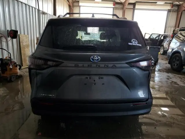 2025 TOYOTA SIENNA LE  