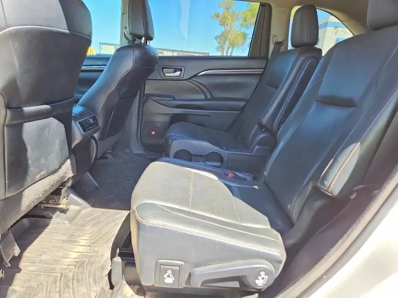 2016 TOYOTA HIGHLANDER LIMITED  