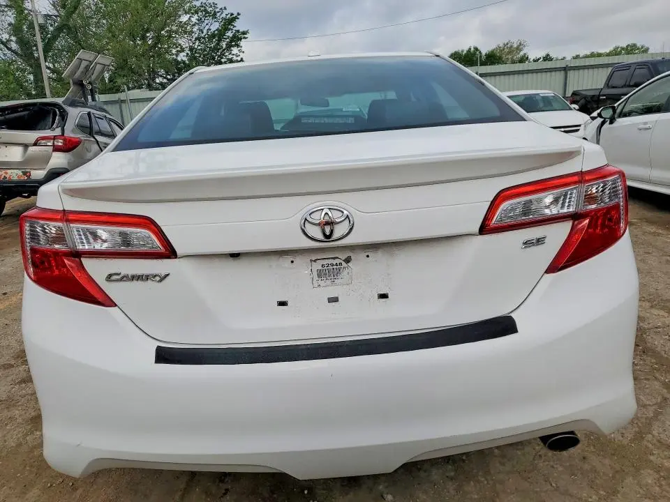 2014 TOYOTA CAMRY SE  