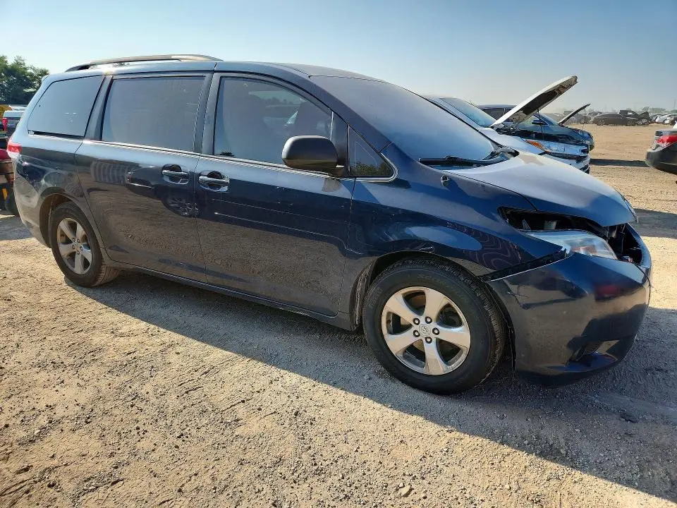 2011 TOYOTA SIENNA LE  