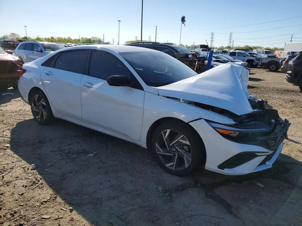 2025 HYUNDAI ELANTRA SEL SPORT  