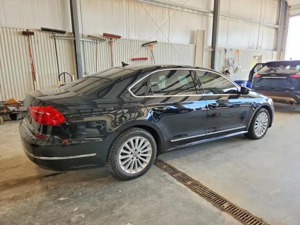 2016 VOLKSWAGEN PASSAT SE  