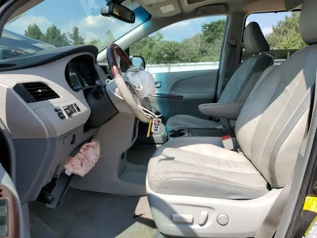 2012 TOYOTA SIENNA XLE  