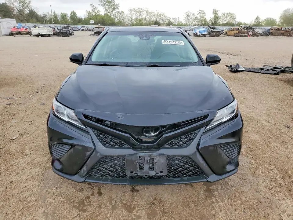 2018 TOYOTA CAMRY SE  