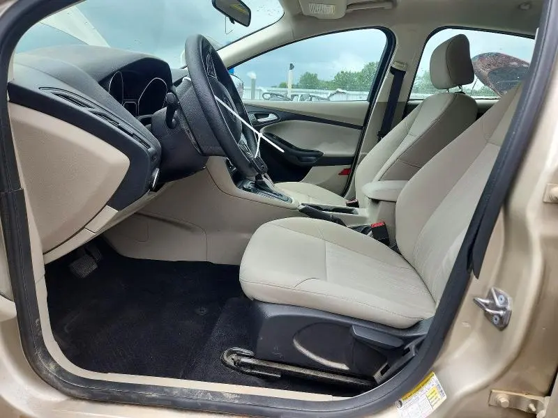 2017 FORD FOCUS SE  