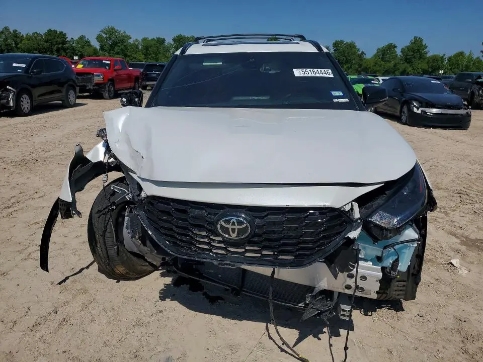 2025 TOYOTA HIGHLANDER LE  