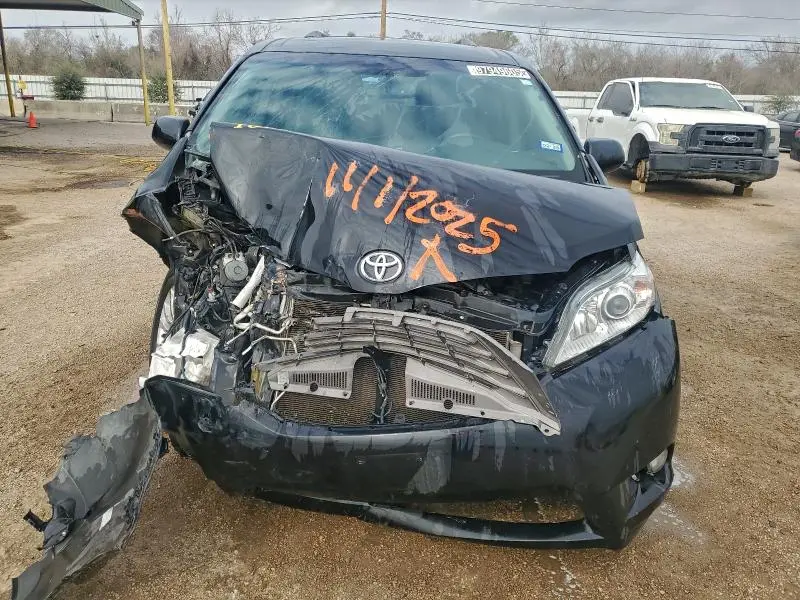 2015 TOYOTA SIENNA XLE  