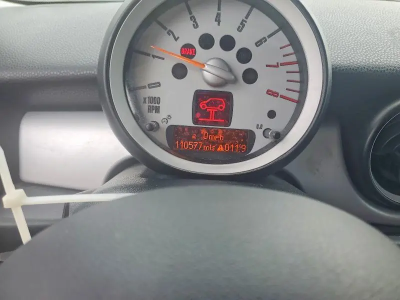 2010 MINI COOPER   