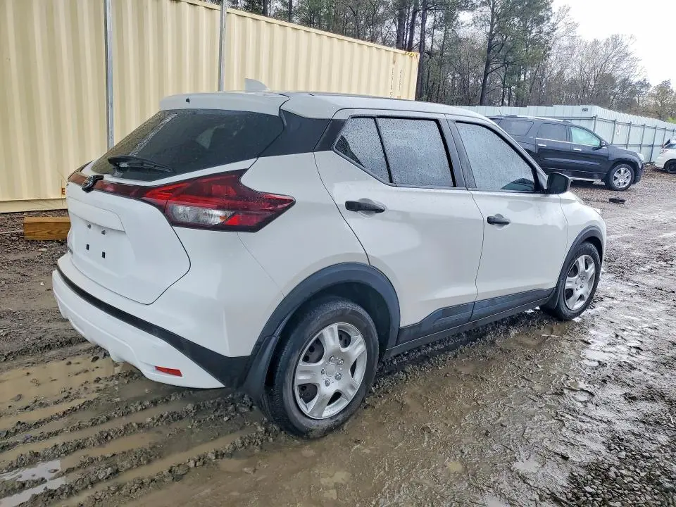 2022 NISSAN KICKS S  