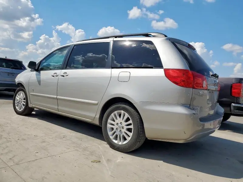 2010 TOYOTA SIENNA XLE  