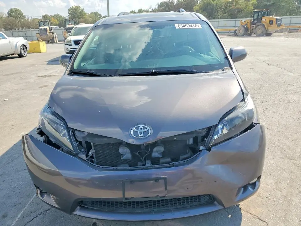 2017 TOYOTA SIENNA XLE PREMIUM 8-PASSENGER  