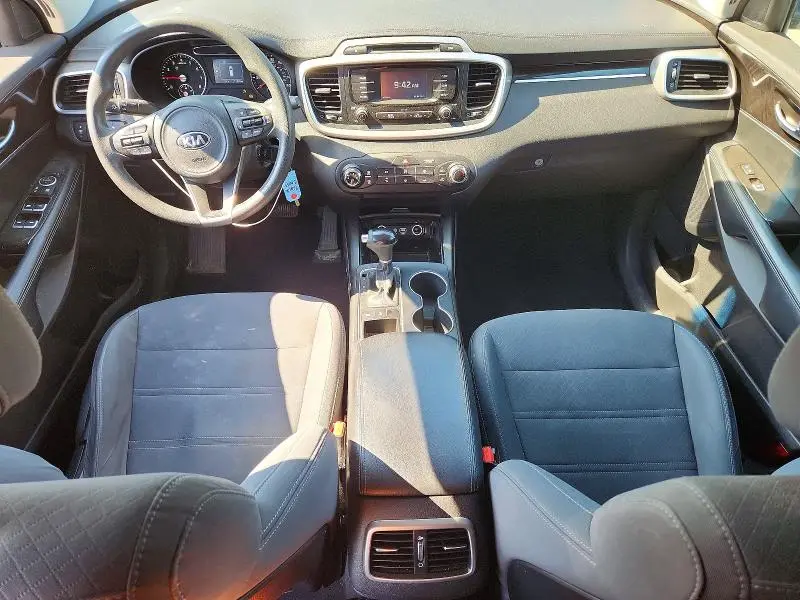 2017 KIA SORENTO LX  