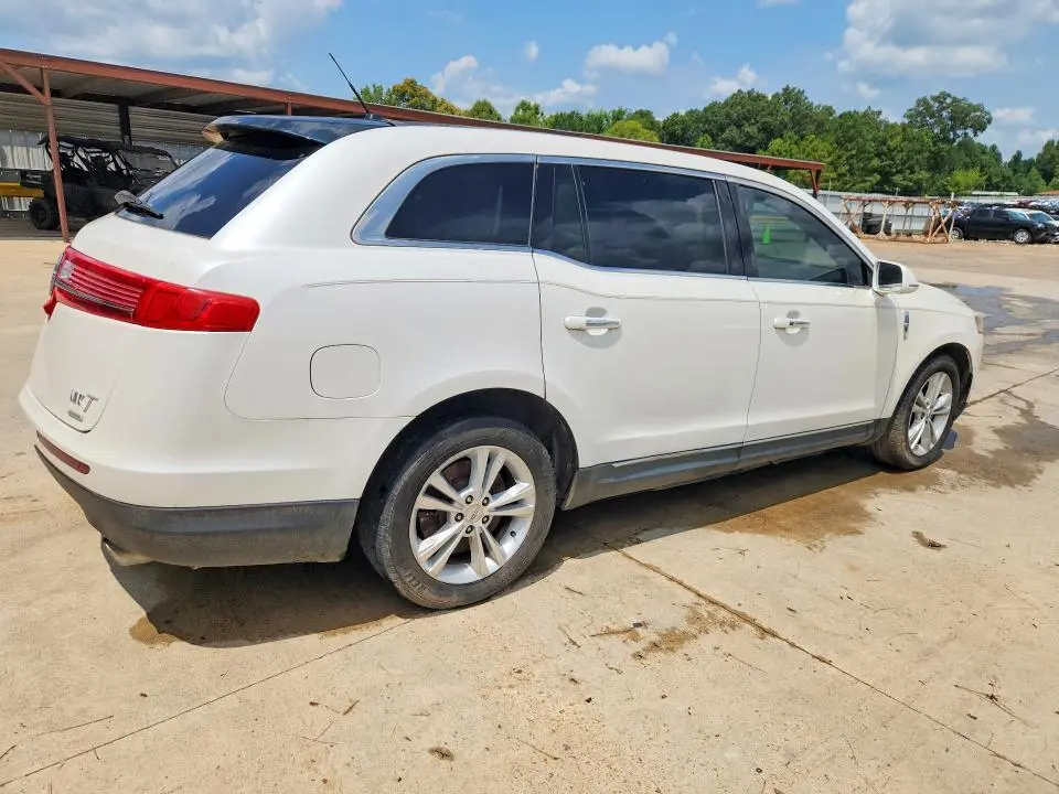 2014 LINCOLN MKT   