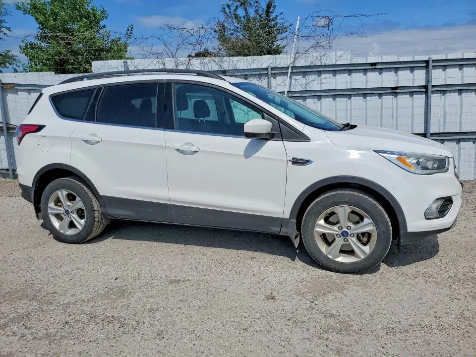 2017 FORD ESCAPE SE  