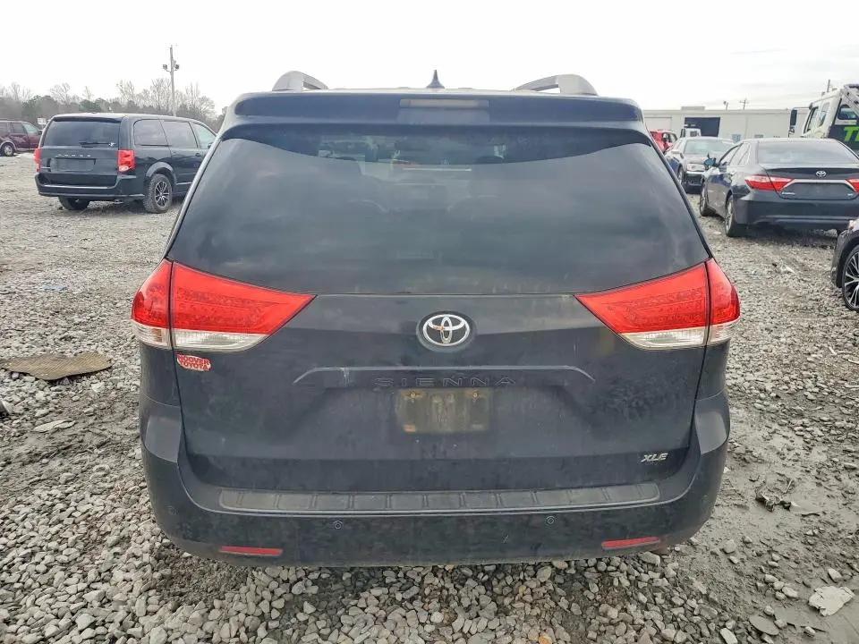 2013 TOYOTA SIENNA XLE  