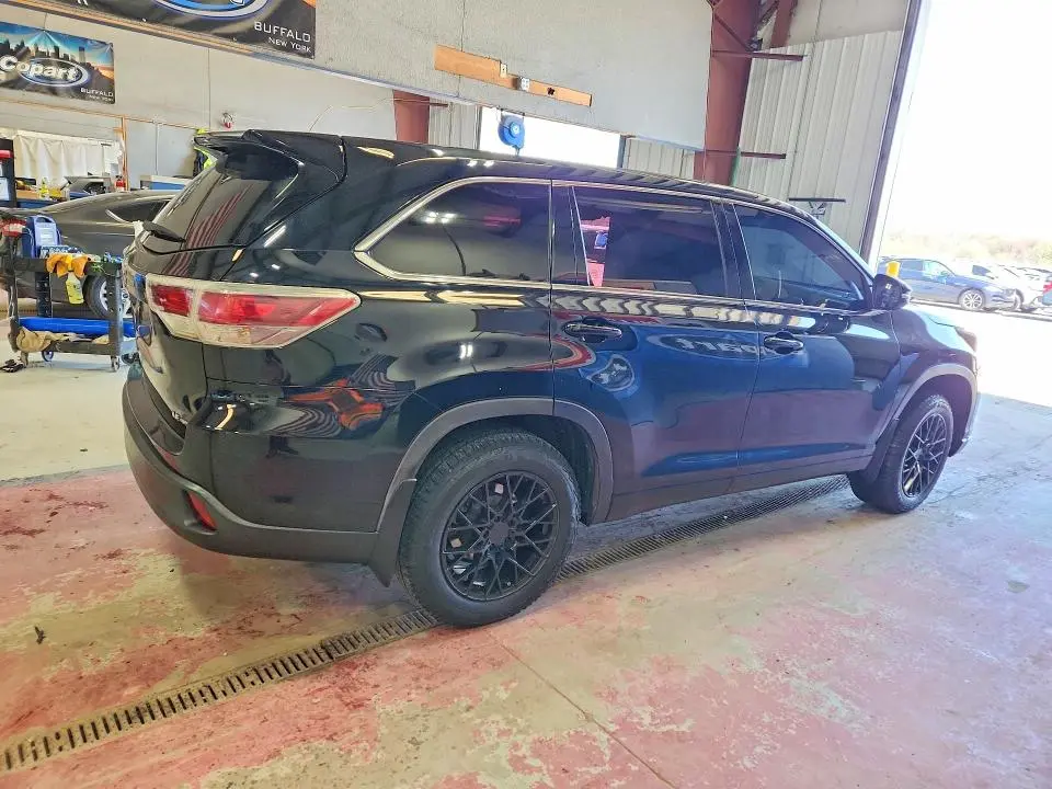2015 TOYOTA HIGHLANDER LE  