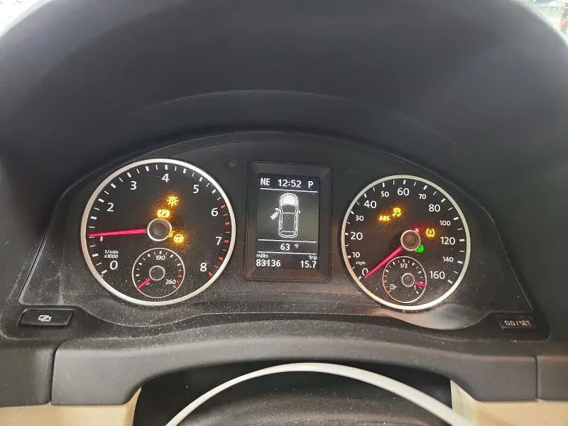 2010 VOLKSWAGEN TIGUAN SE  
