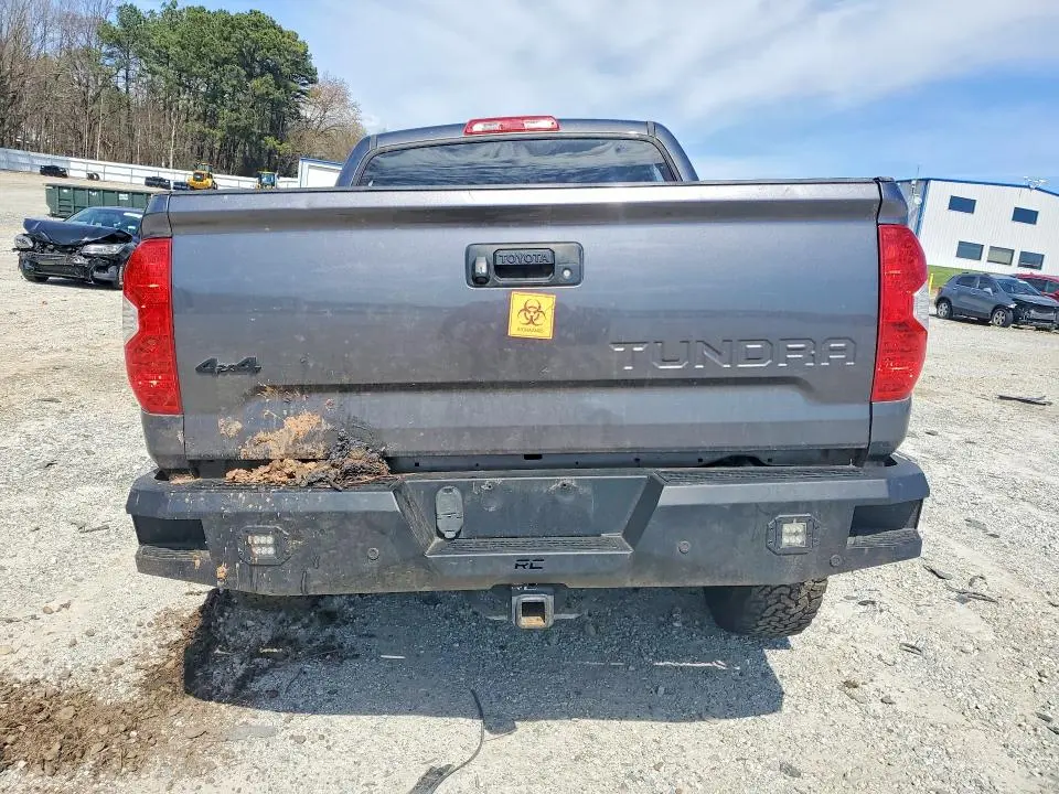 2018 TOYOTA TUNDRA SR5  