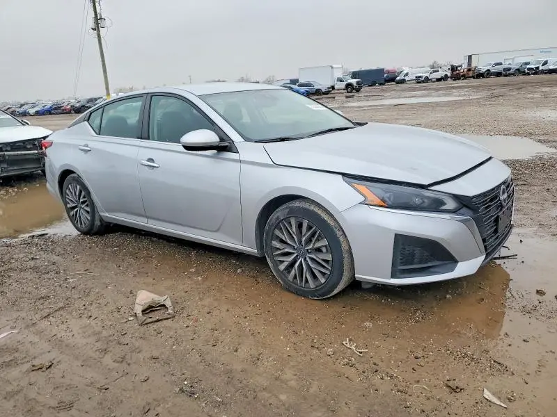2023 NISSAN ALTIMA SV  
