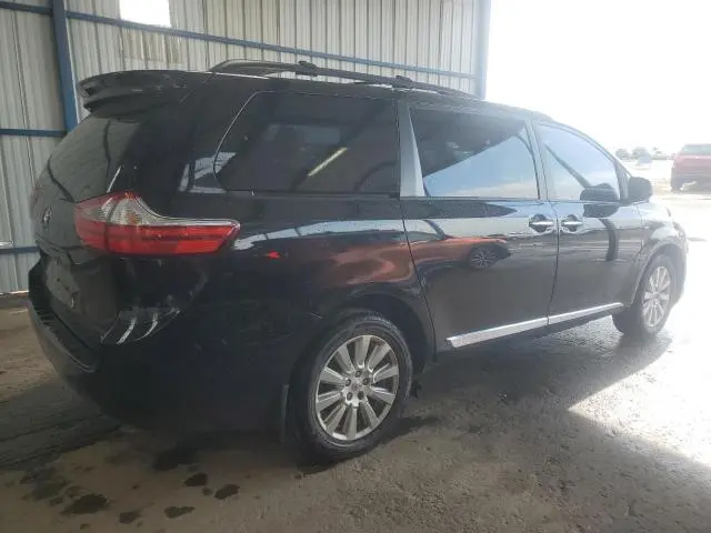 2017 TOYOTA SIENNA XLE  