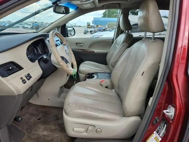 2014 TOYOTA SIENNA XLE