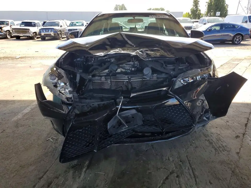 2017 TOYOTA CAMRY SE  