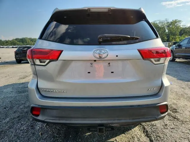 2018 TOYOTA HIGHLANDER SE  