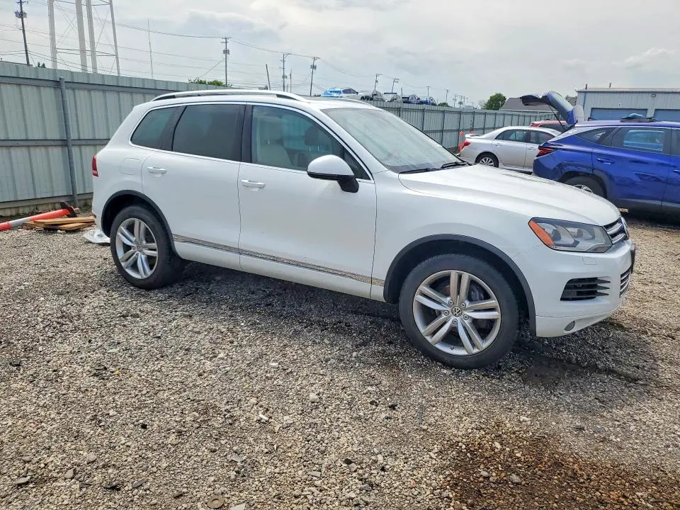 2013 VOLKSWAGEN TOUAREG V6  