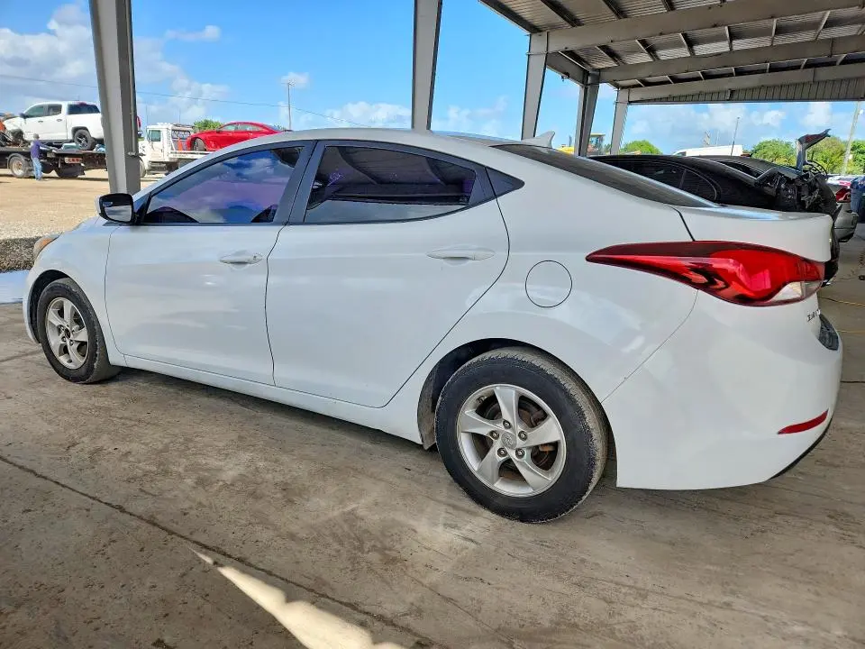 2015 HYUNDAI ELANTRA SE  