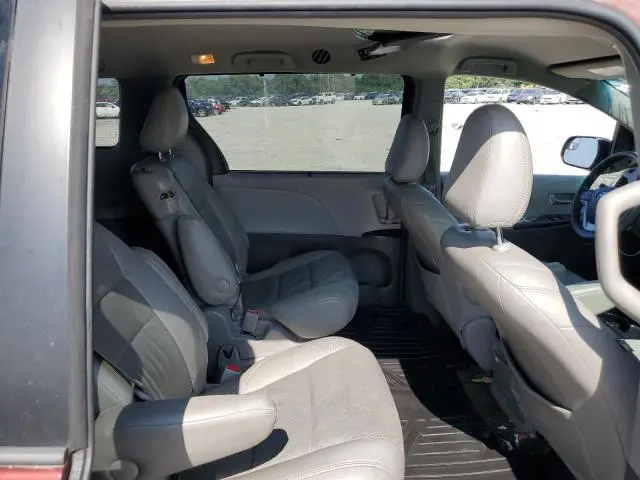 2015 TOYOTA SIENNA LE  