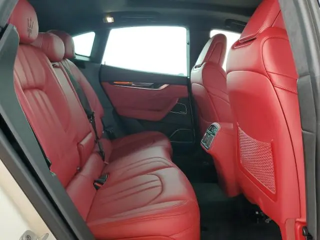 2021 MASERATI LEVANTE S SPORT  