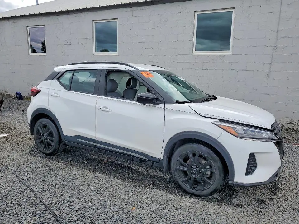 2023 NISSAN KICKS SR  
