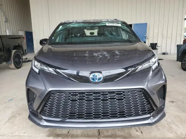 2025 TOYOTA SIENNA XSE  