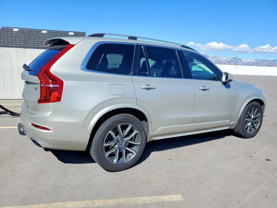 2016 VOLVO XC90 T6  