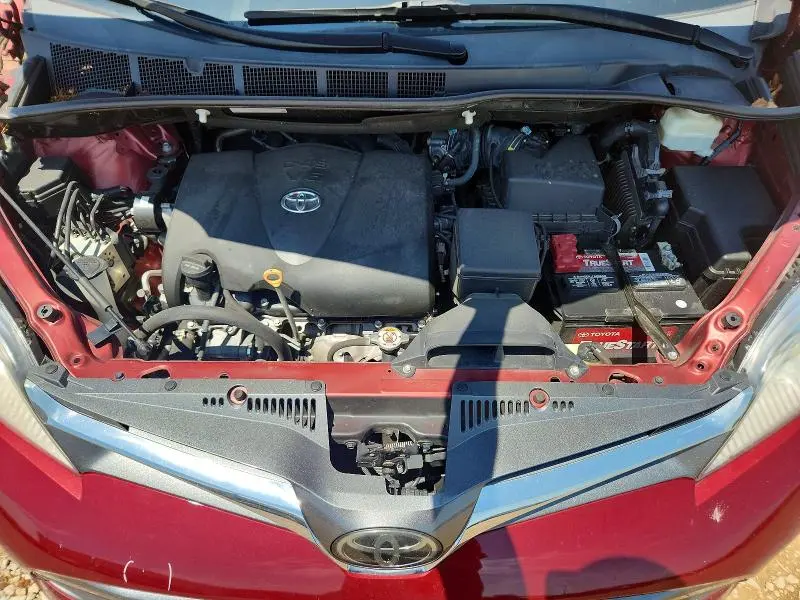 2019 TOYOTA SIENNA XLE 8-PASSENGER  