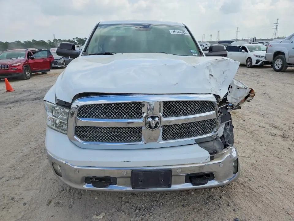 2017 RAM 1500 SLT  