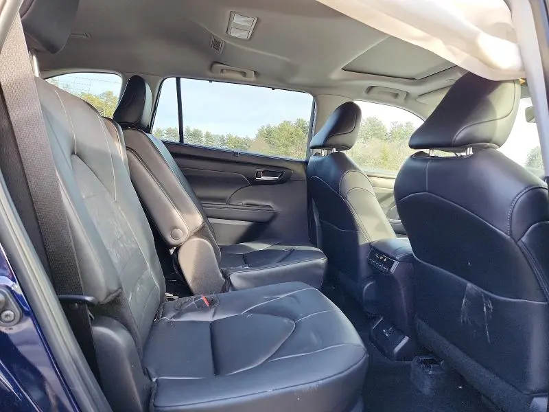 2025 TOYOTA HIGHLANDER LE  