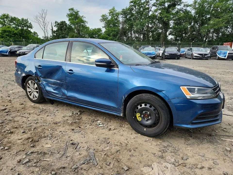 2016 VOLKSWAGEN JETTA SE  