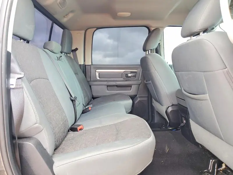 2016 RAM 1500 SLT  