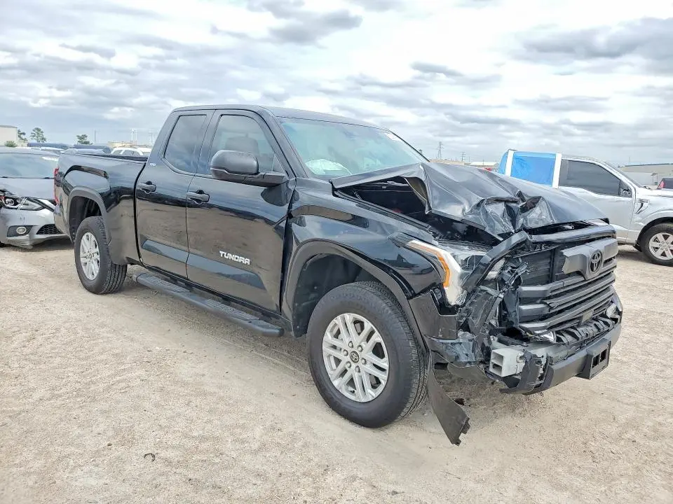 2023 TOYOTA TUNDRA SR5  