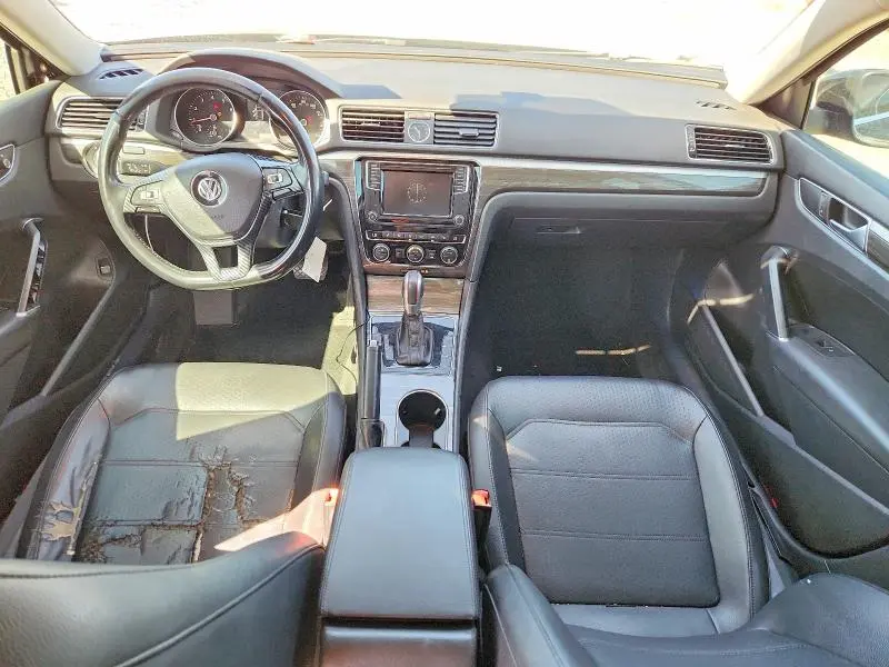 2016 VOLKSWAGEN PASSAT SE  