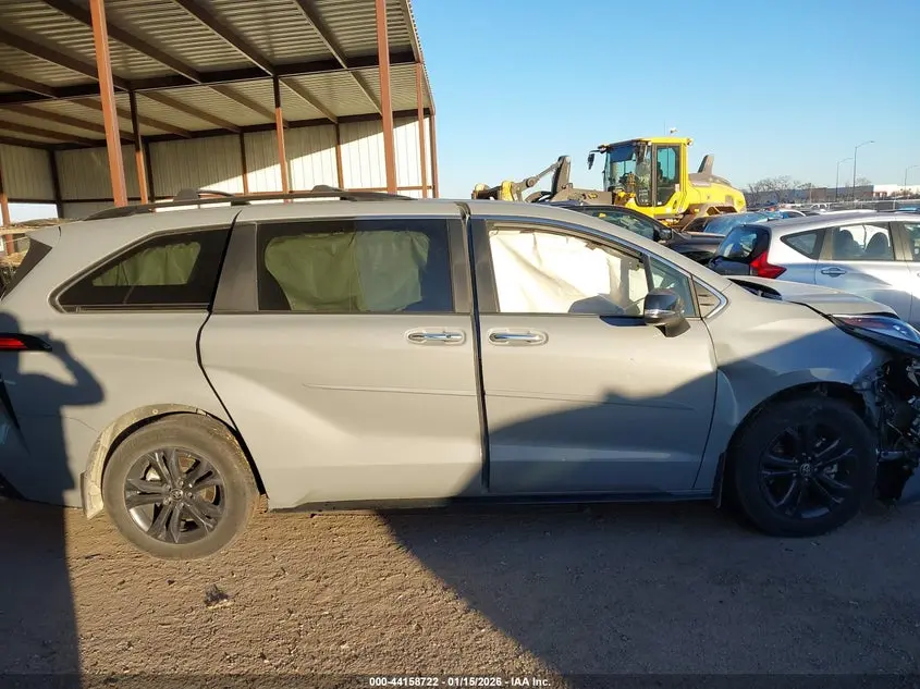 2024 TOYOTA SIENNA XSE