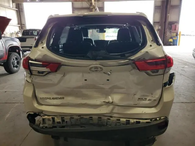 2017 TOYOTA HIGHLANDER SE  