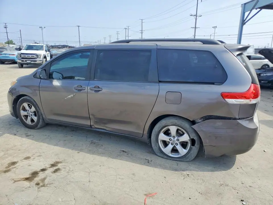 2011 TOYOTA SIENNA LE  