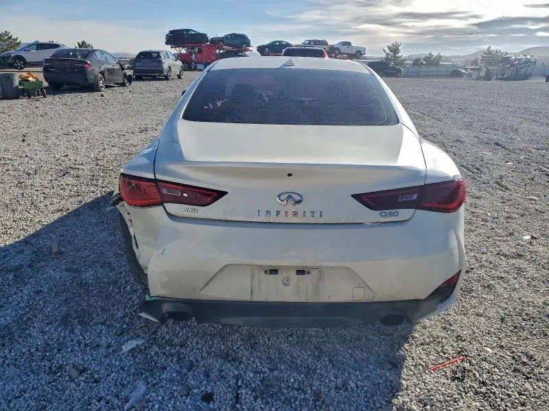 2018 INFINITI Q60 LUXE 300  