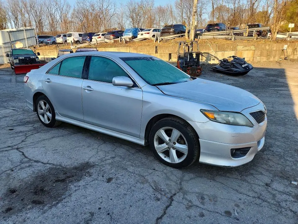 2011 TOYOTA CAMRY SE  
