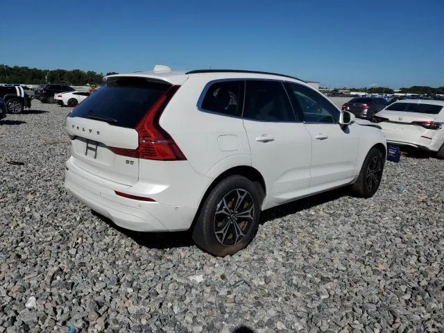 2022 VOLVO XC60 B5 MOMENTUM  